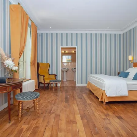 Domaine Du Chateau Bed and breakfast 4*