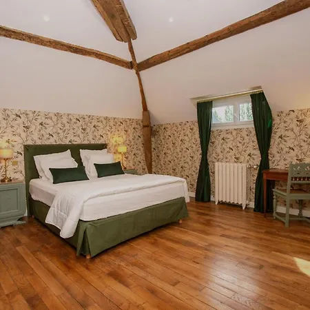 Domaine Du Chateau Bed and breakfast 4*