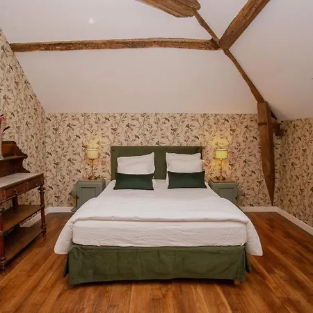 Domaine Du Chateau 4*