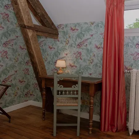 Domaine Du Chateau Bed and breakfast Hondainville