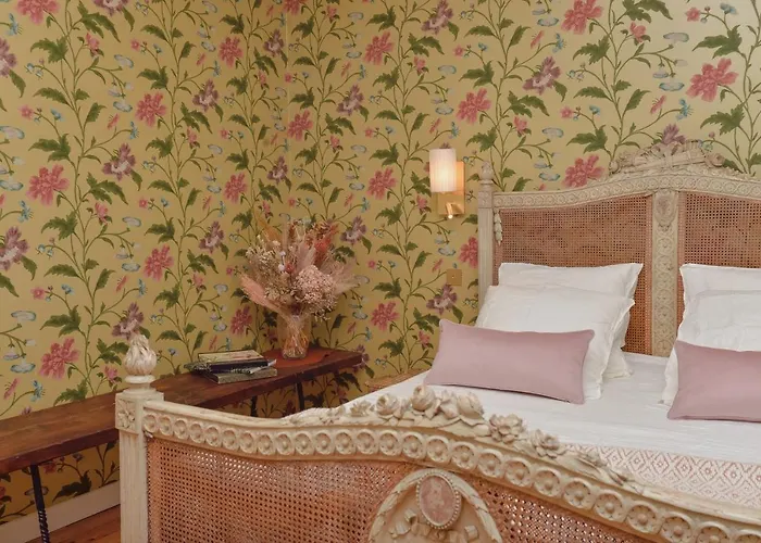 Domaine Du Chateau Bed & Breakfast