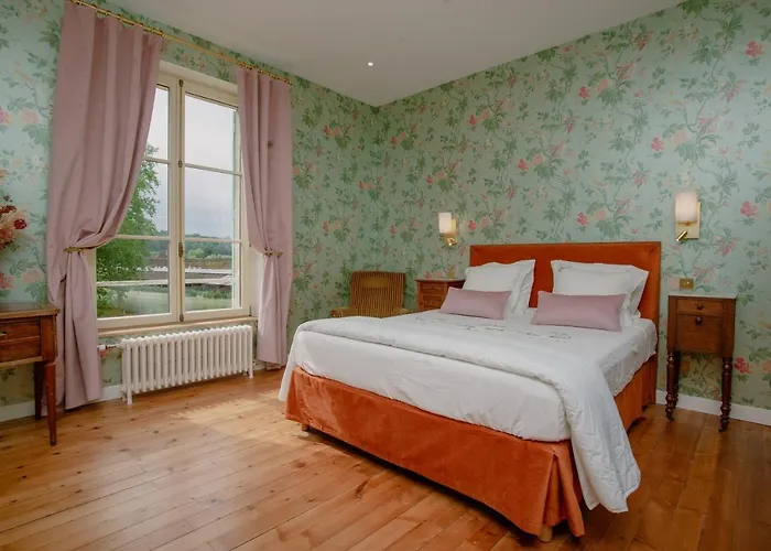 Domaine Du Chateau Bed & Breakfast