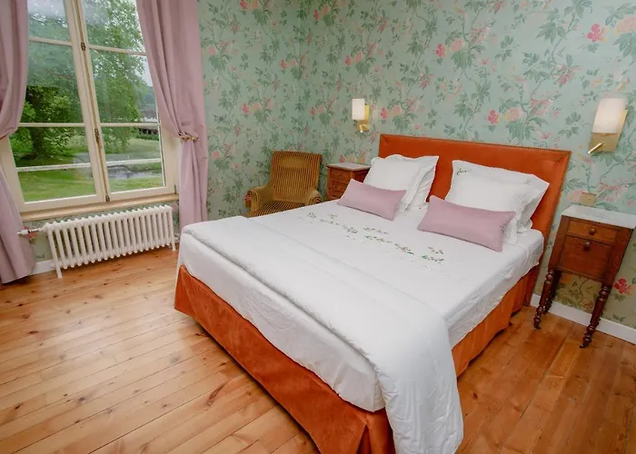 Domaine Du Chateau Bed & Breakfast