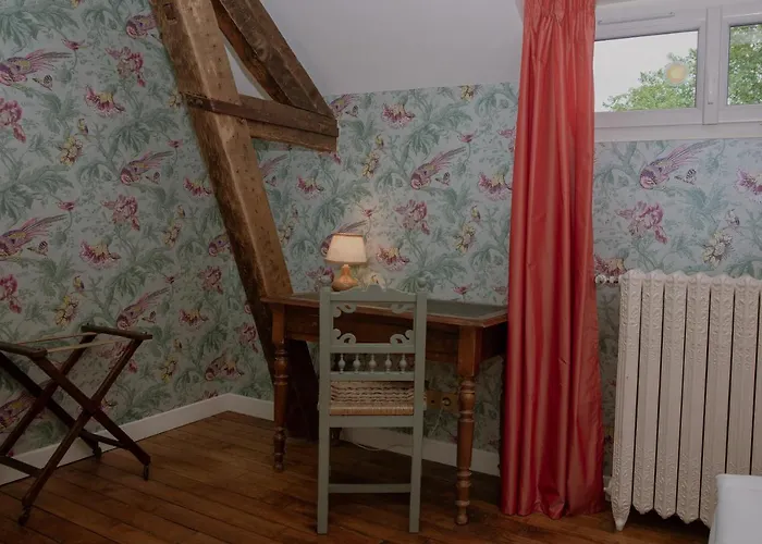 Domaine Du Chateau Bed & Breakfast Hondainville